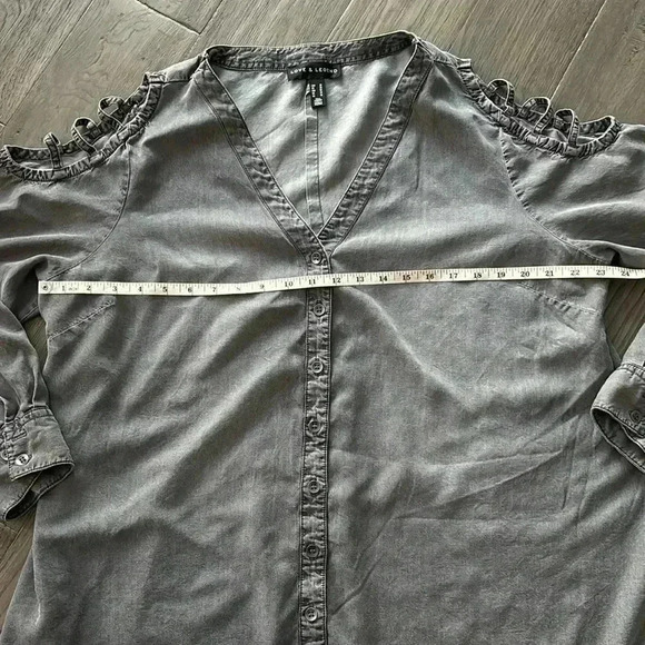 Love & Legend | Grey long sleeve peak a boo shoulder blouse - Picture 7 of 10